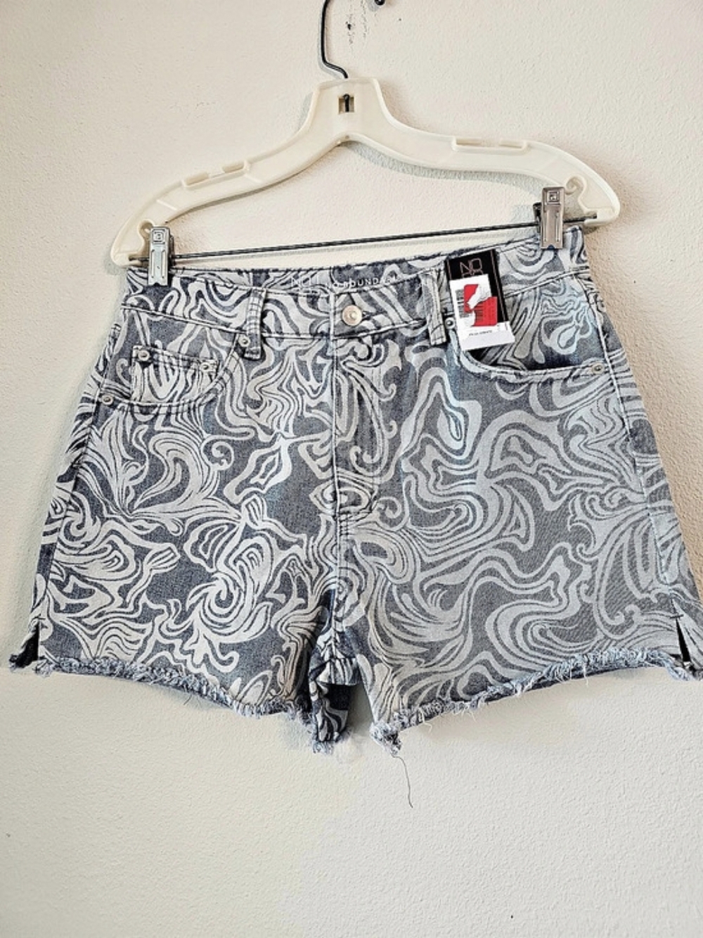 No Boundaries Blue & White Jean Shorts Size 28 NWT